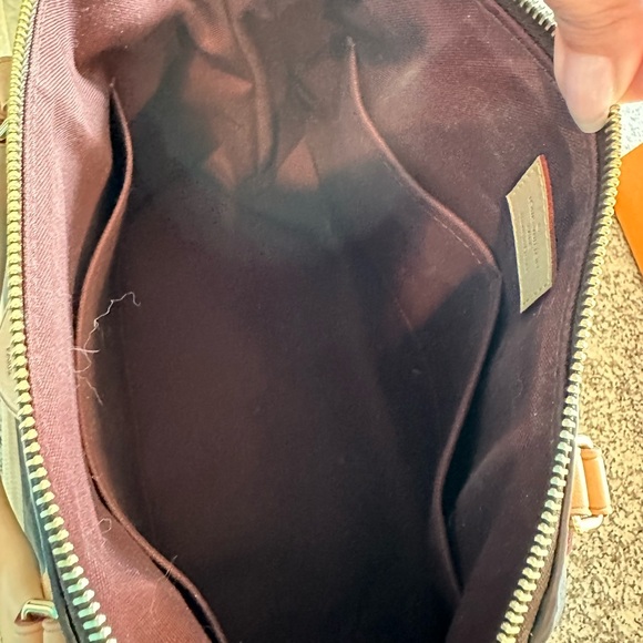 Louis Vuitton Rivoli MM - Picture 4 of 11